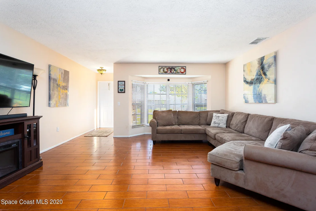 Photo of 220 Manth Avenue