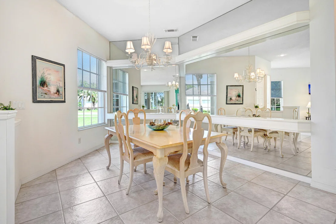 Photo of 2299 Addington Circle