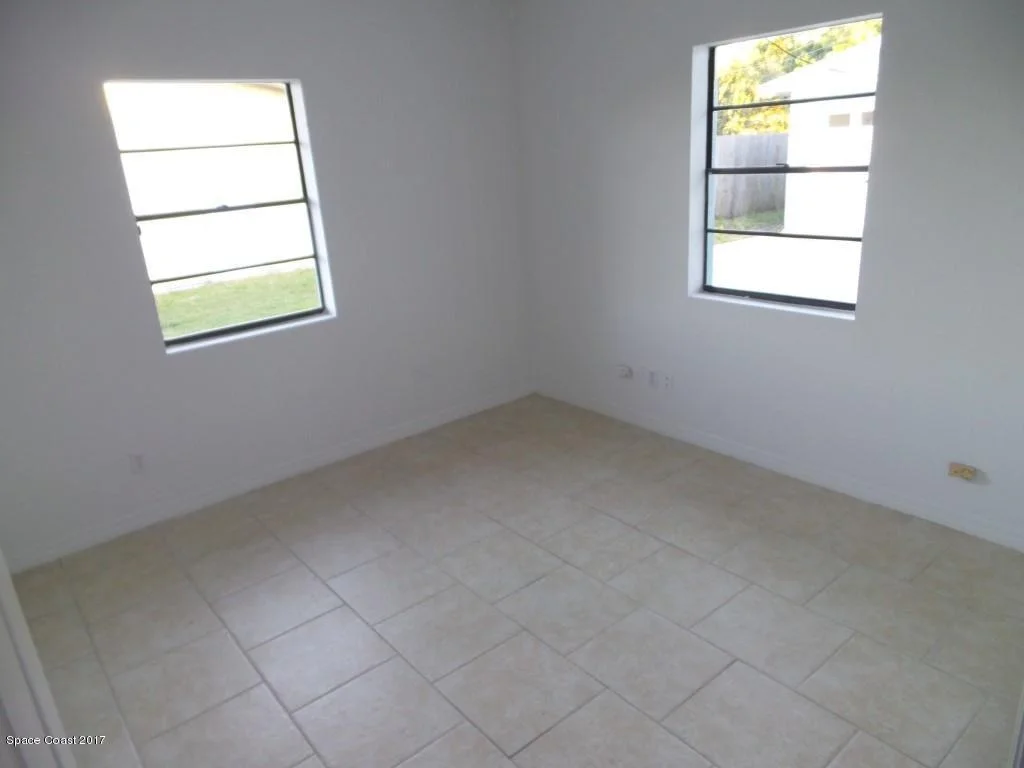Photo of 2550 Clinton Drive NE
