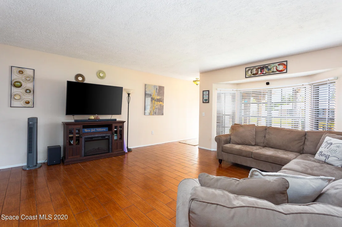 Photo of 220 Manth Avenue