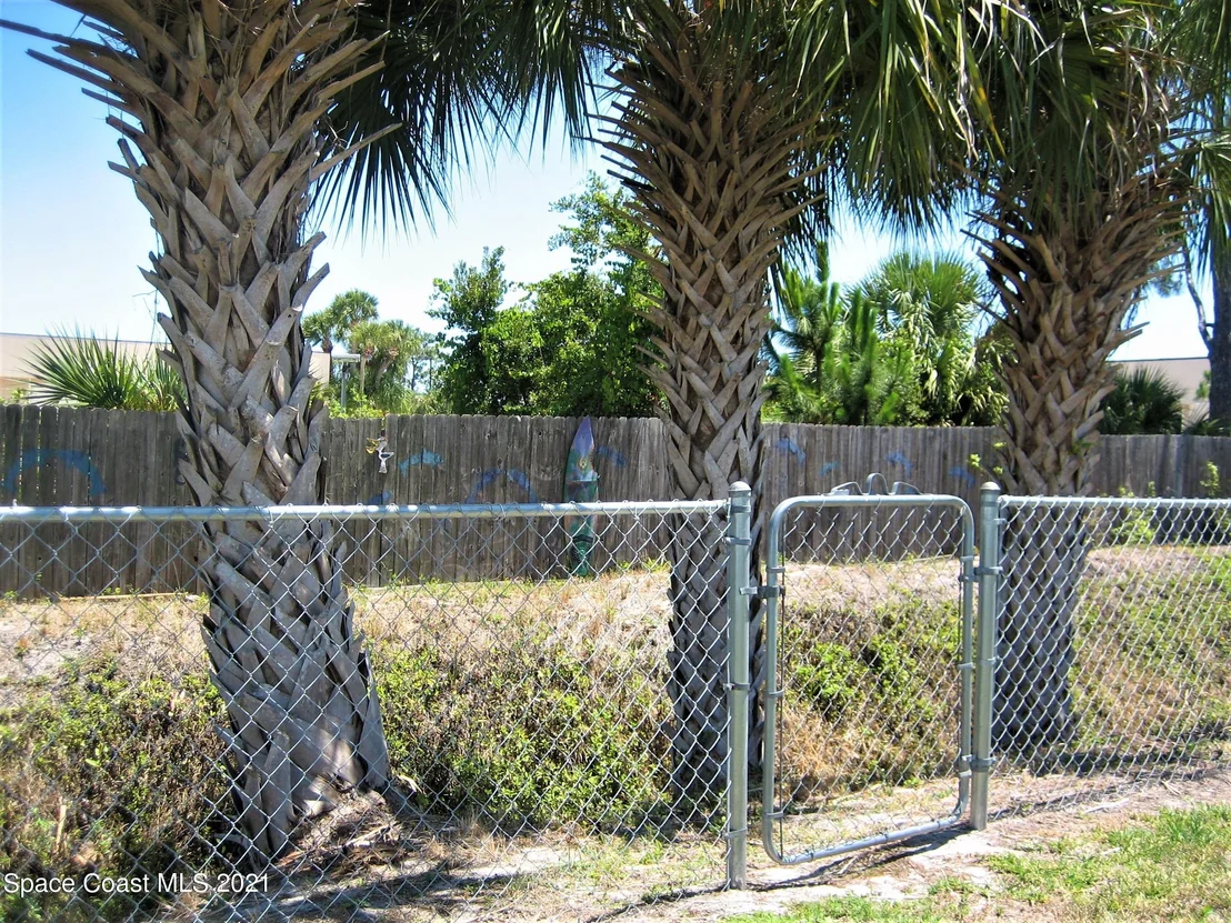 Photo of 2329 Coconut Palm Drive NE