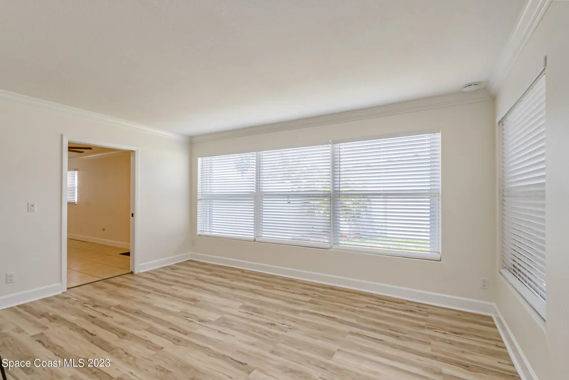 Photo of 842 Ixora Drive