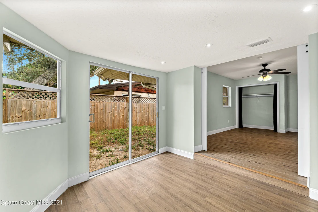 Photo of 555 Bahama Drive