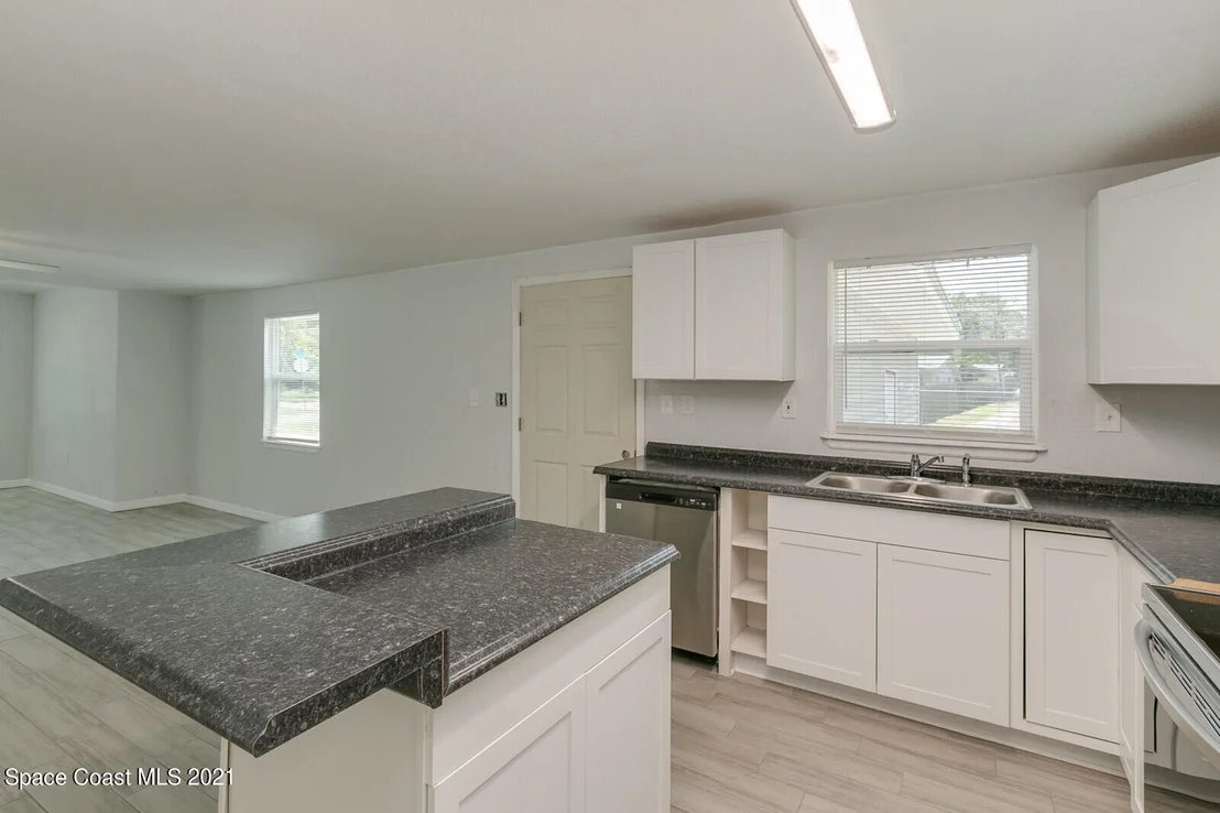 Photo of 2564 Myrtle Avenue