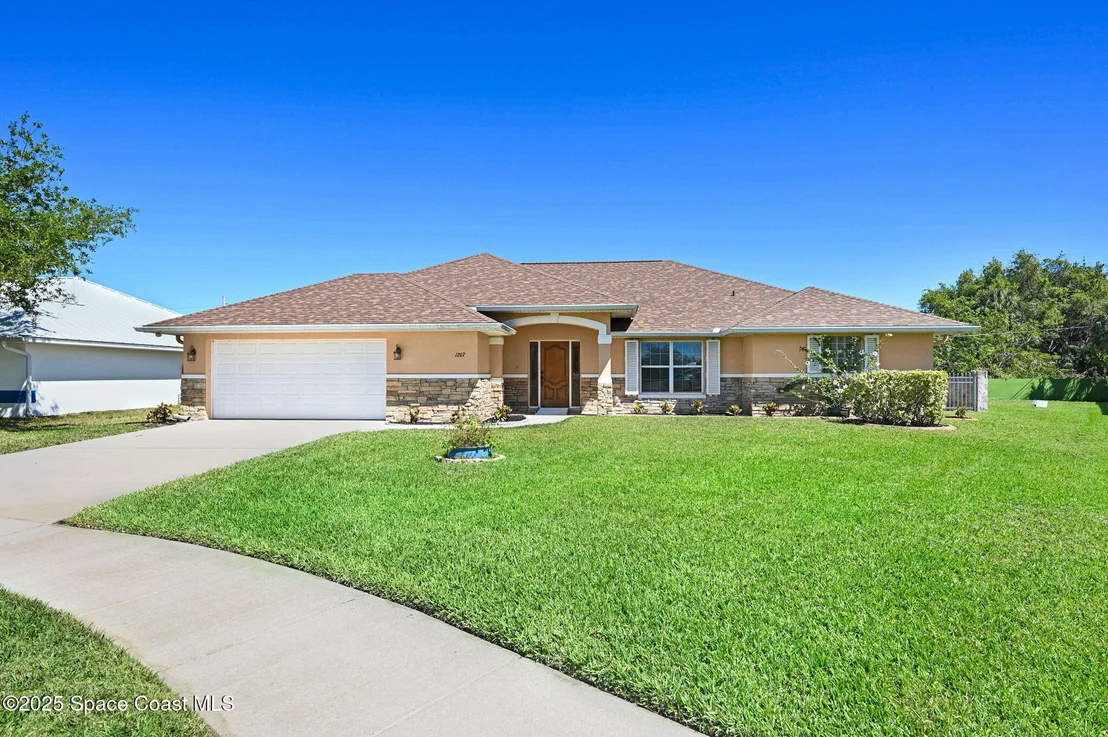 Photo of 1207 Van Tassel Trail NE