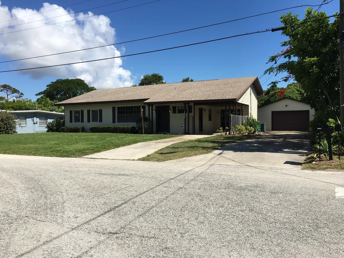 Photo of 1636 Dixie Way