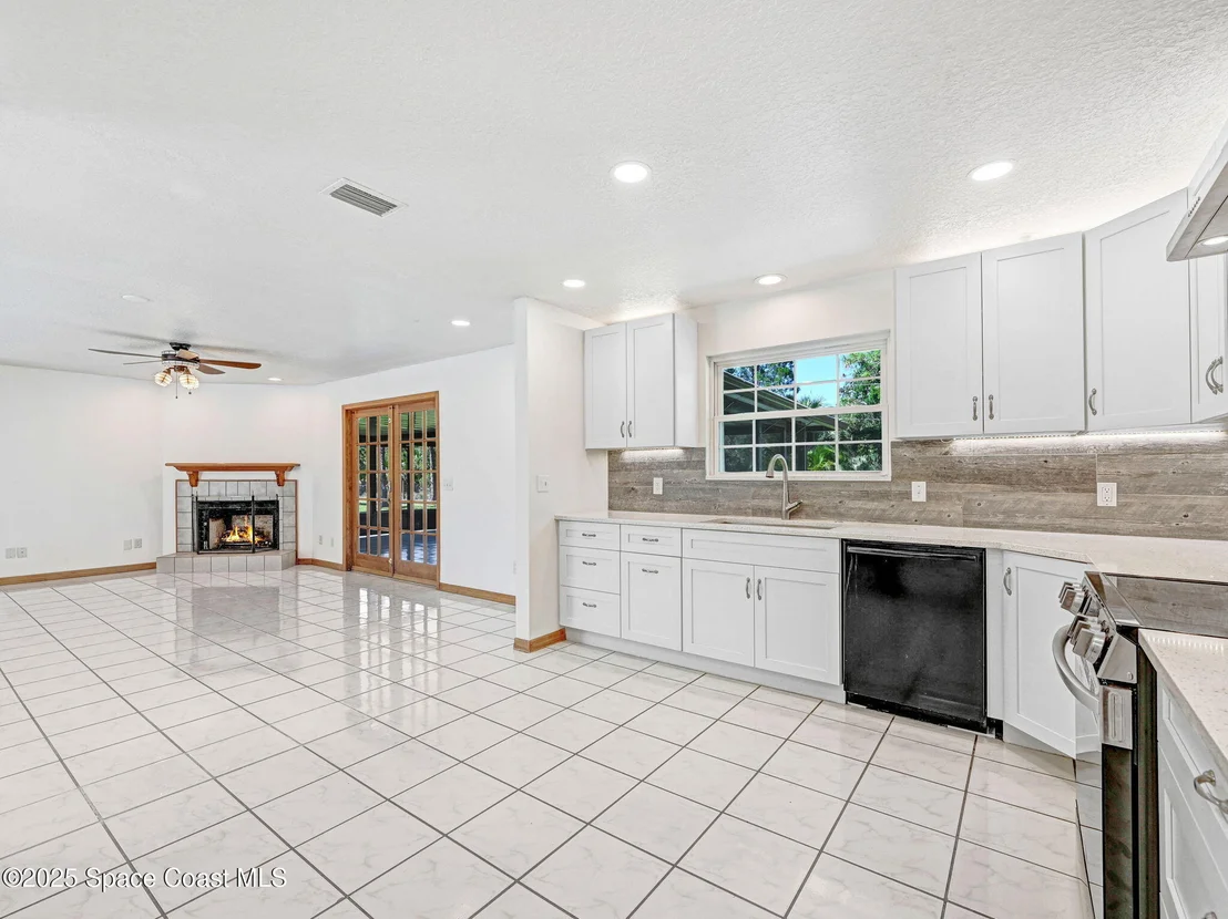 Photo of 6570 Whispering Pines Lane