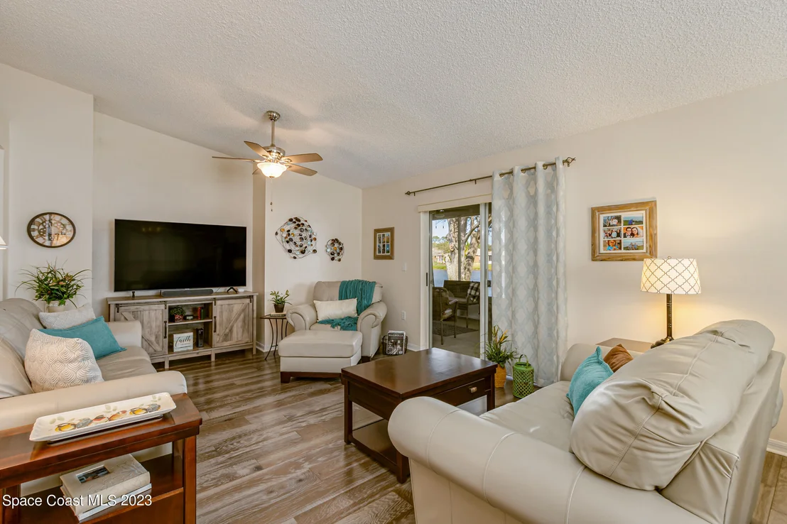 Photo of 1218 White Oak Circle