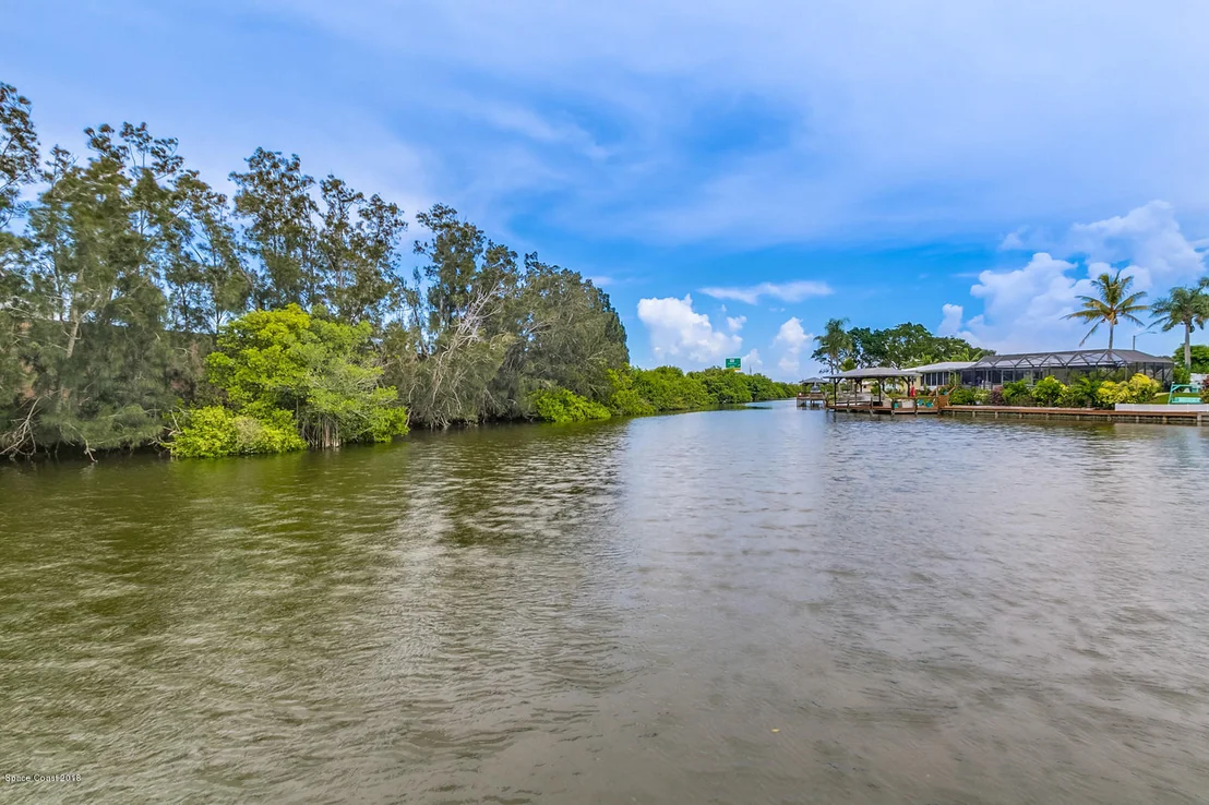 Photo of 449 Thrush Drive