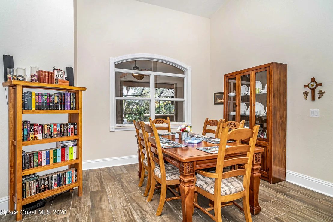 Photo of 4333 Long Lake Road