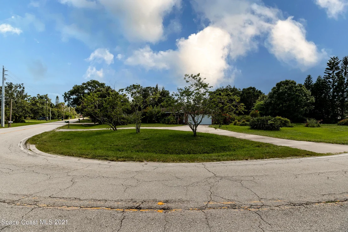 Photo of 838 Knecht Road NE
