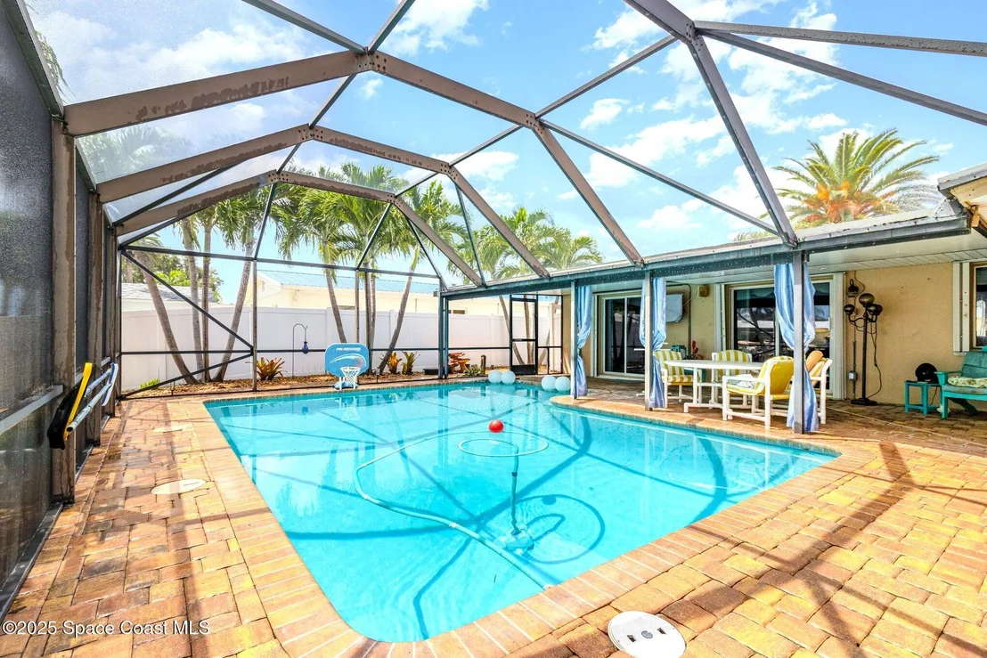 Photo of 425 Sparrow Drive