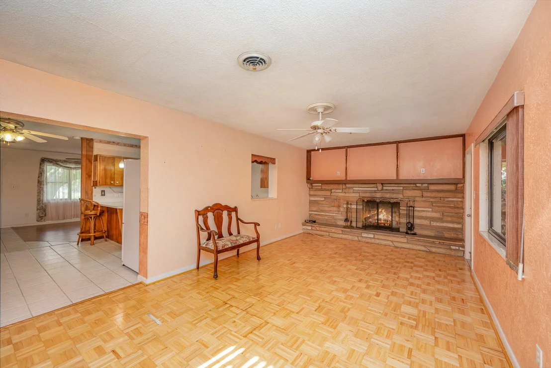 Photo of 981 Lytton Road
