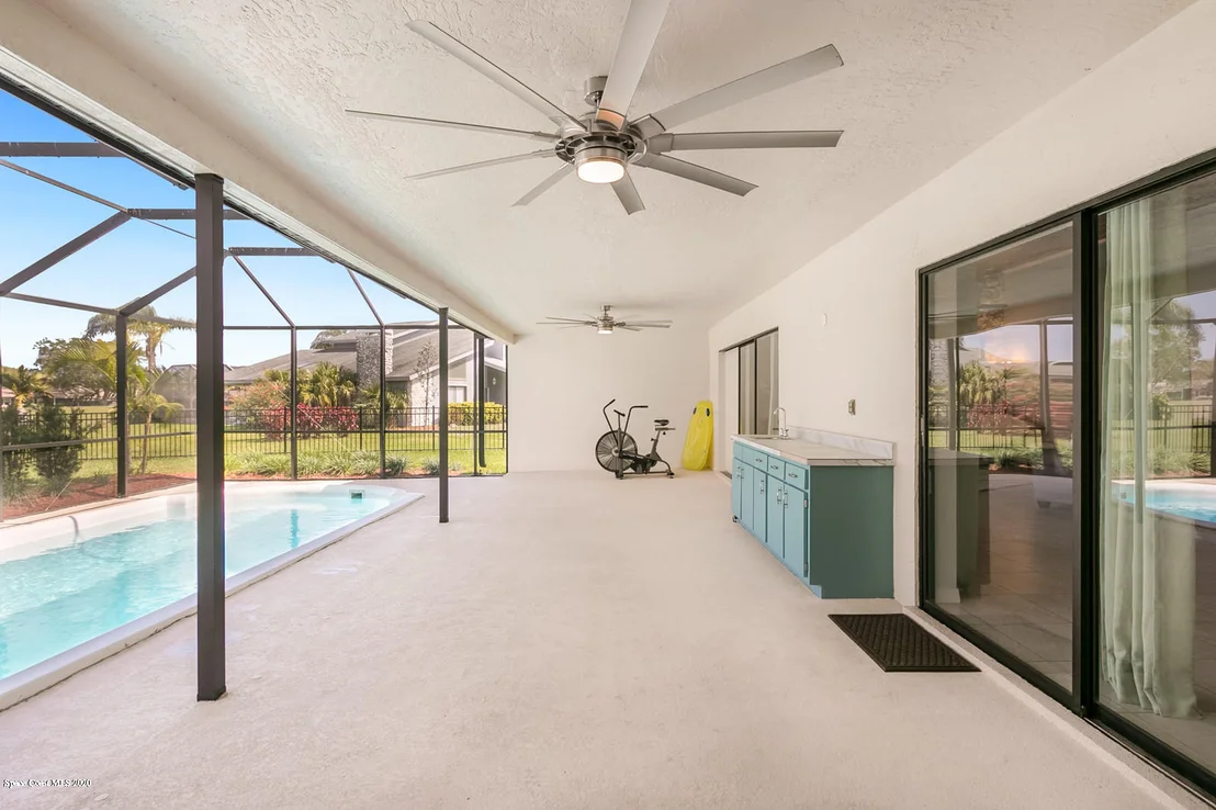 Photo of 980 Long Meadow Lane