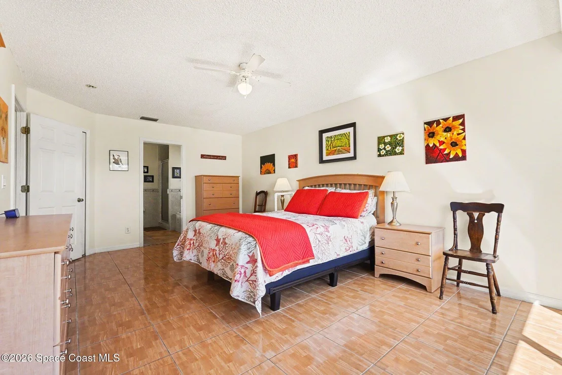 Photo of 938 Commerce Road SE