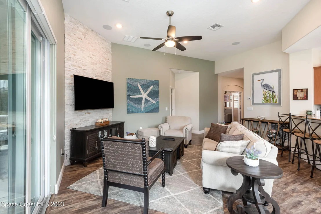 Photo of 376 Sandcrest Circle