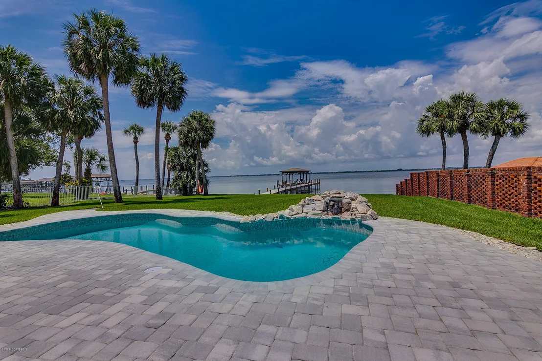 Photo of 300 Riverside Drive