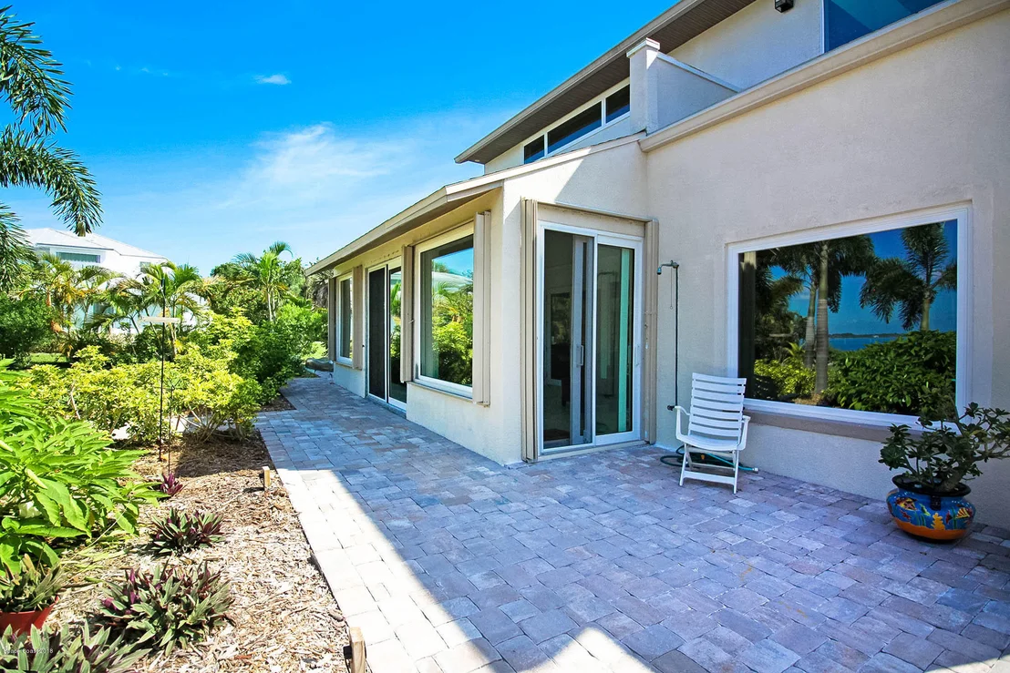 Photo of 5870 Riverside Drive