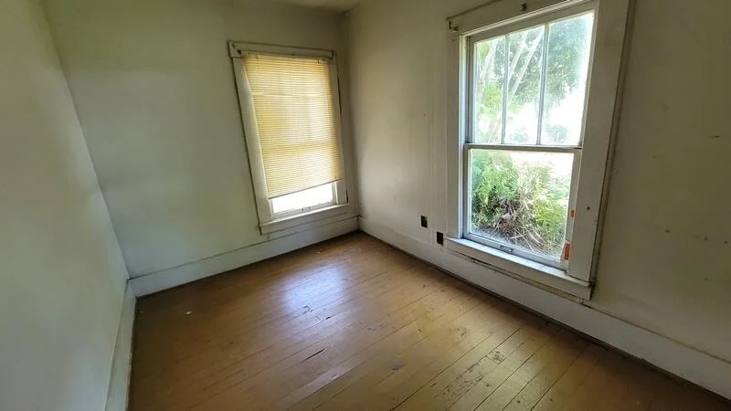 Photo of 2345 Broadway Avenue