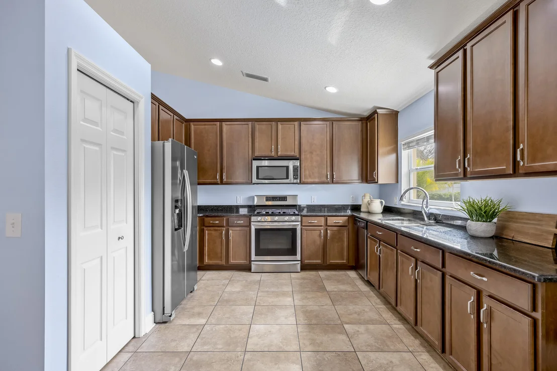 Photo of 552 Glenbrook Circle