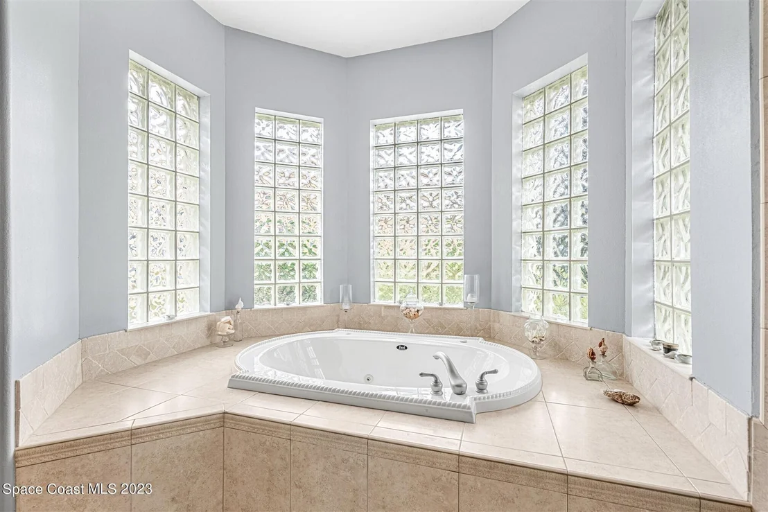 Photo of 915 Chatsworth Drive