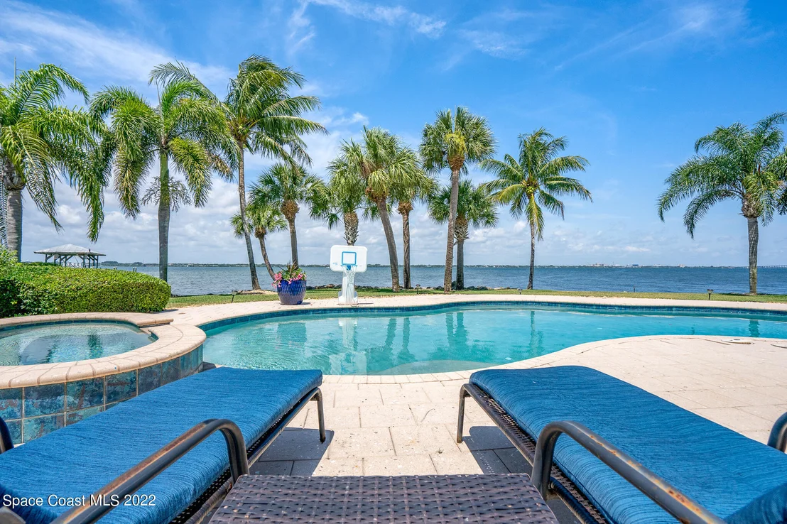 Photo of 437 River View Lane