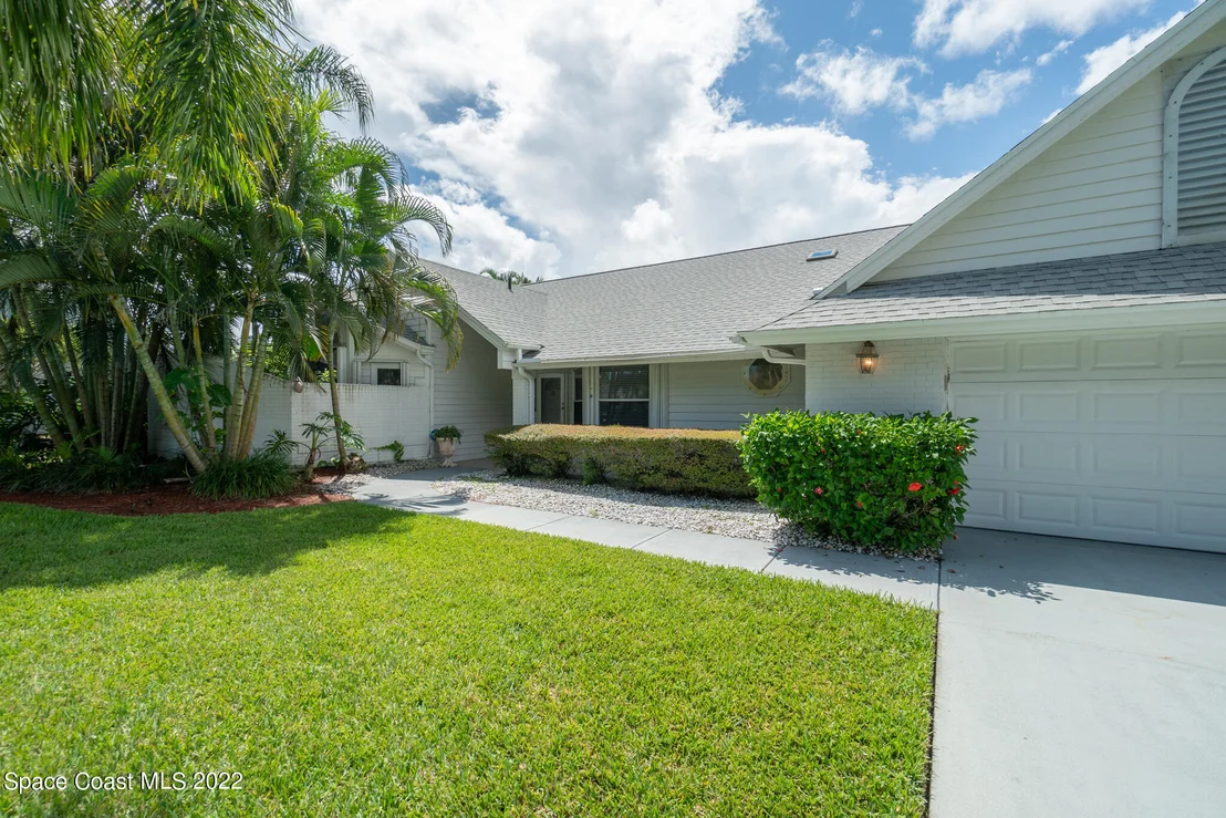 Photo of 686 Rossmoor Circle