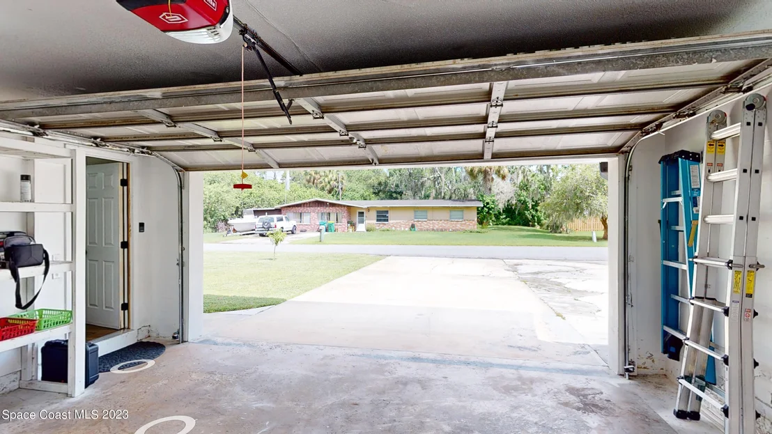 Photo of 1045 Green Road