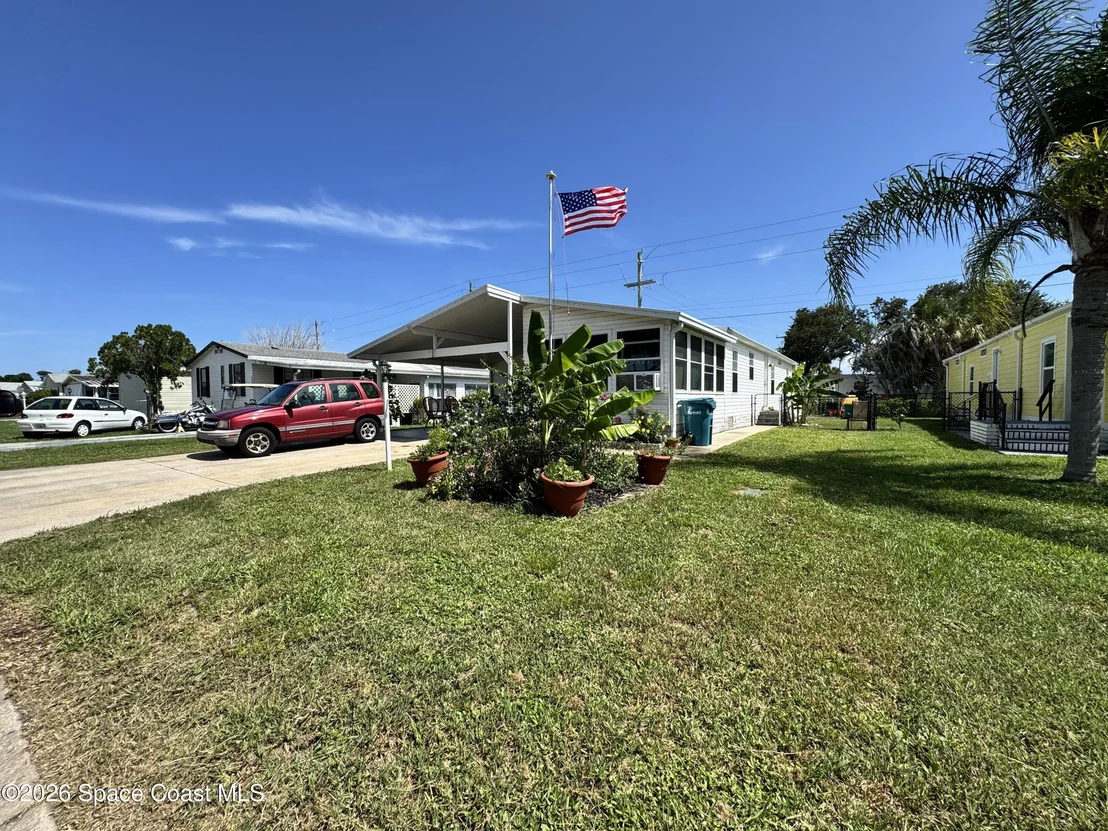 Photo of 835 Vireo Drive