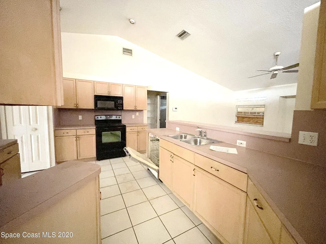 Photo of 1200 Buffing Circle SE