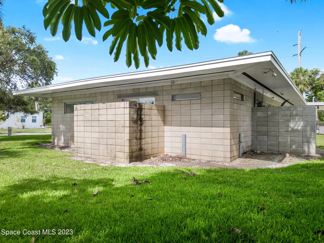 Photo of 598 Seabreeze Drive