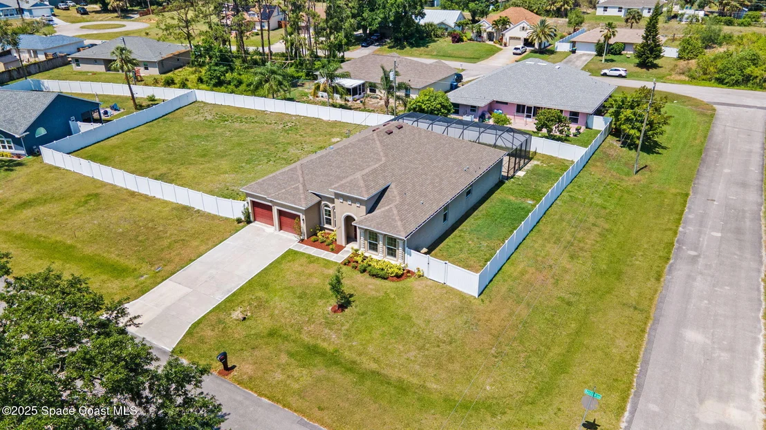 Photo of 539 Balcom Terrace SE