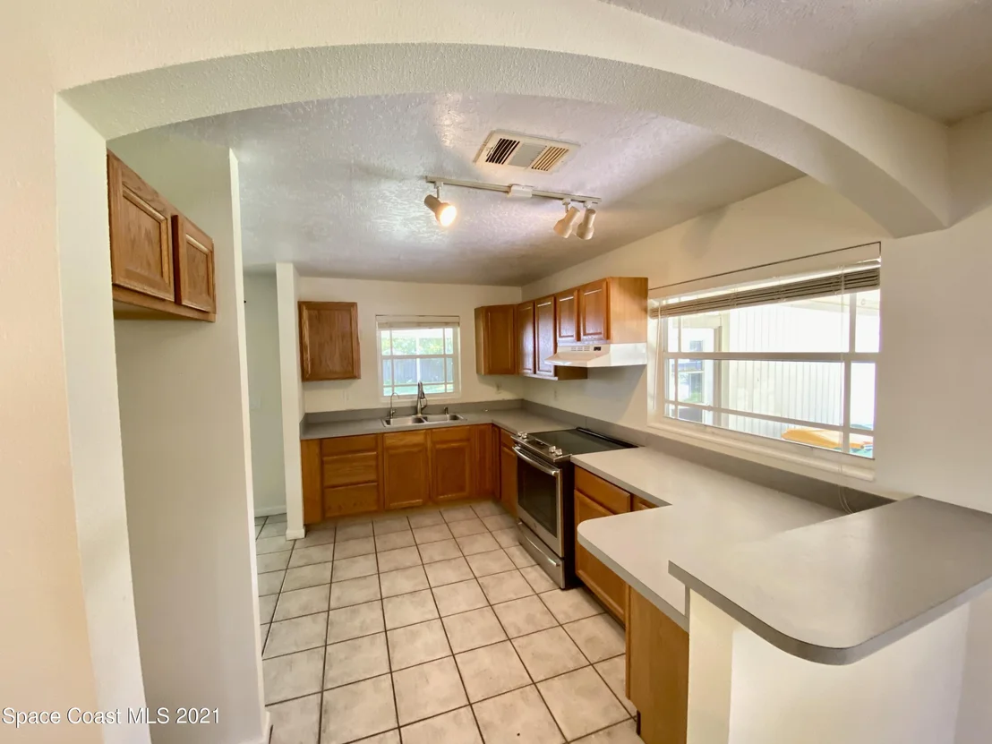 Photo of 2295 Commodore Boulevard