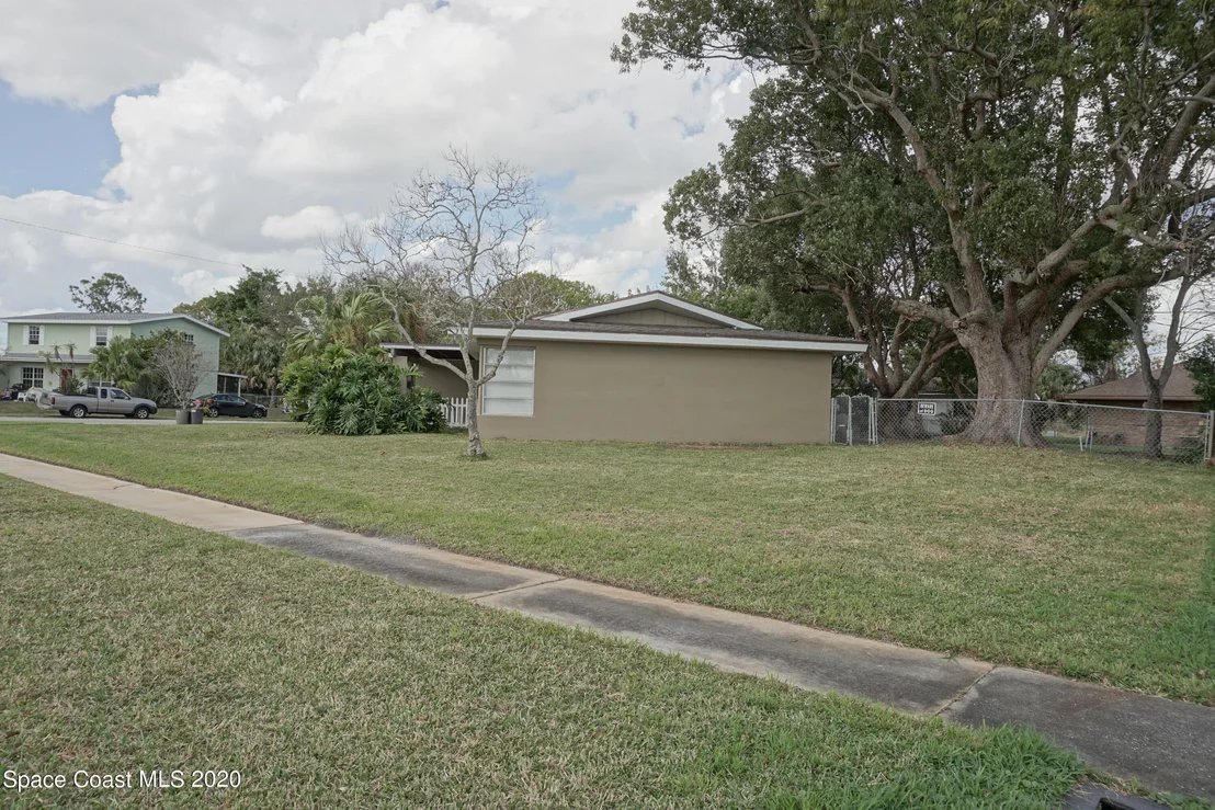 Photo of 1084 Daytona Drive NE