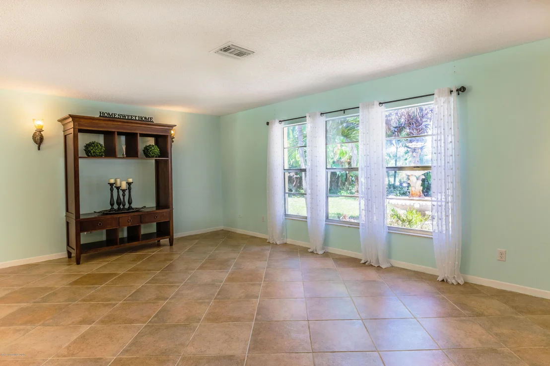 Photo of 323 Darrow Court