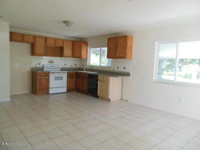 Photo of 1401 NE Mariposa Drive
