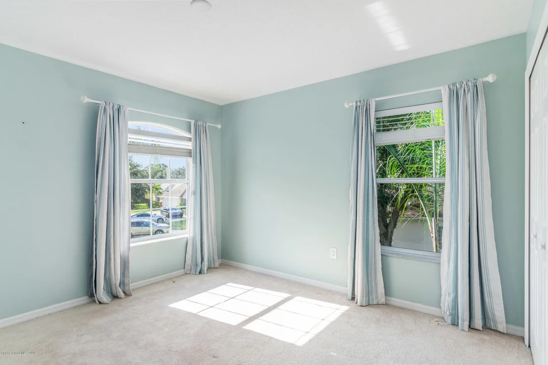 Photo of 1890 Windbrook Drive SE