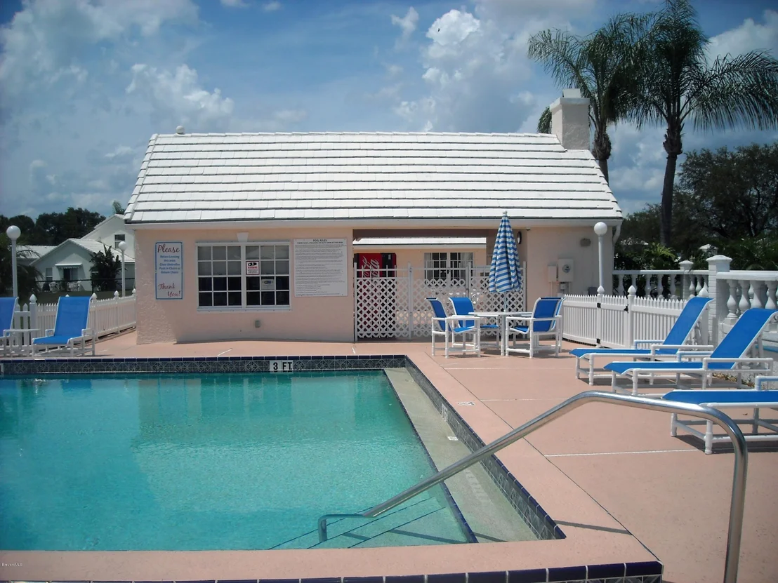 Photo of 993 NE Wateroak Drive