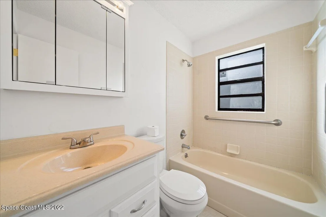 Photo of 811 Lyons Circle NW