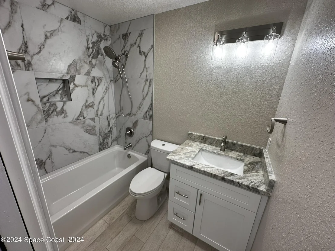 Photo of 1171 Abbey Circle NE