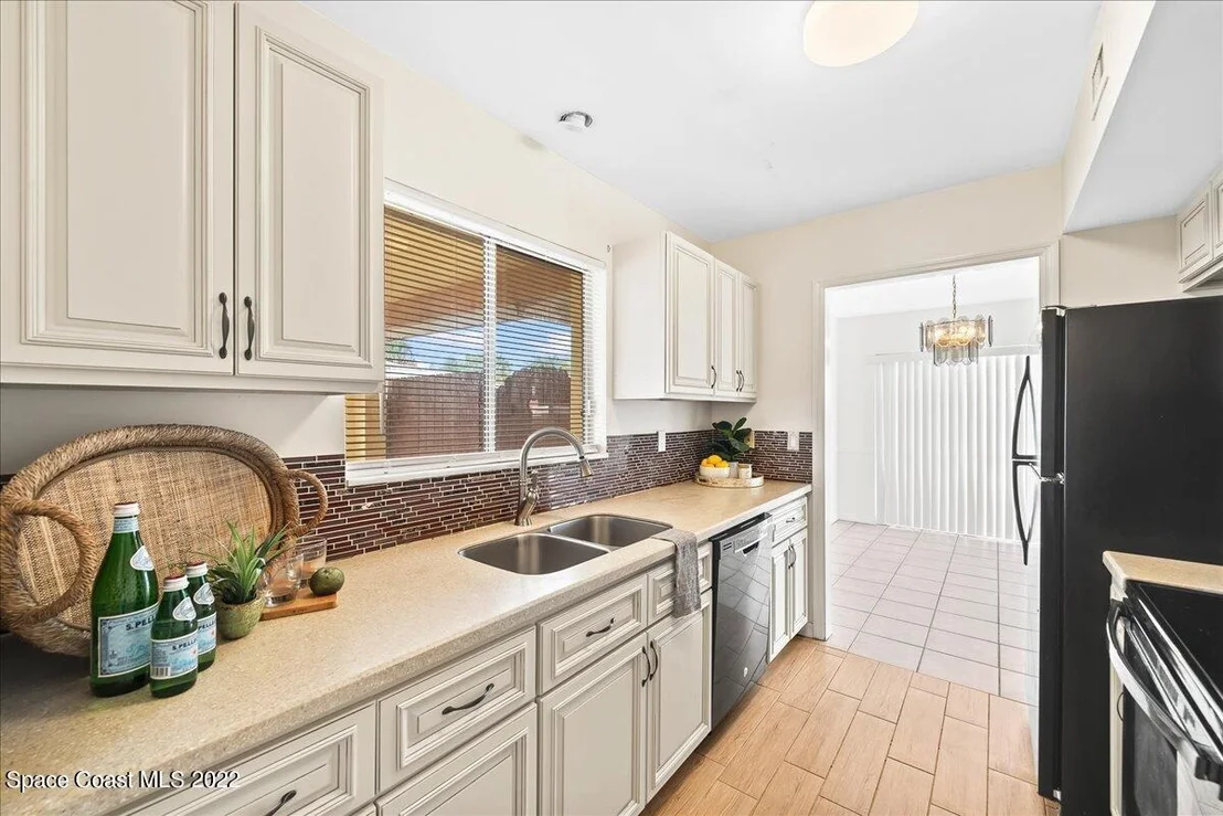 Photo of 752 Bianca Drive NE
