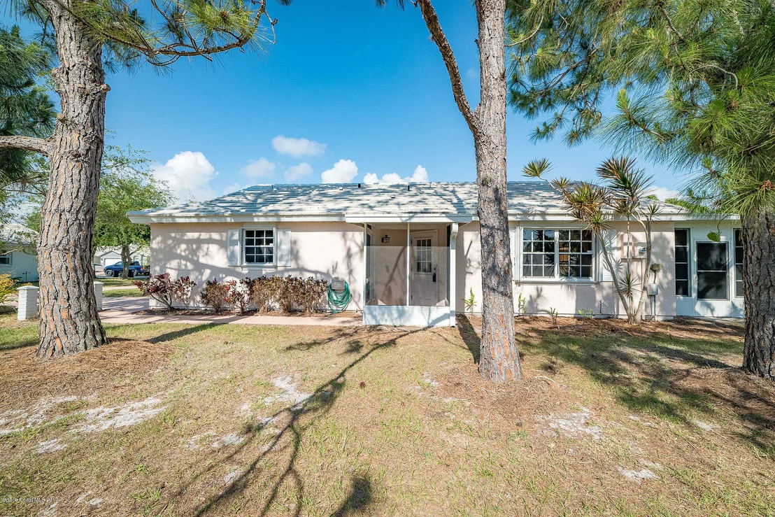 Photo of 1101 Goldenrod Circle NE