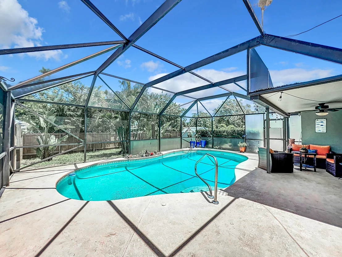 Photo of 909 Lyons Circle NW