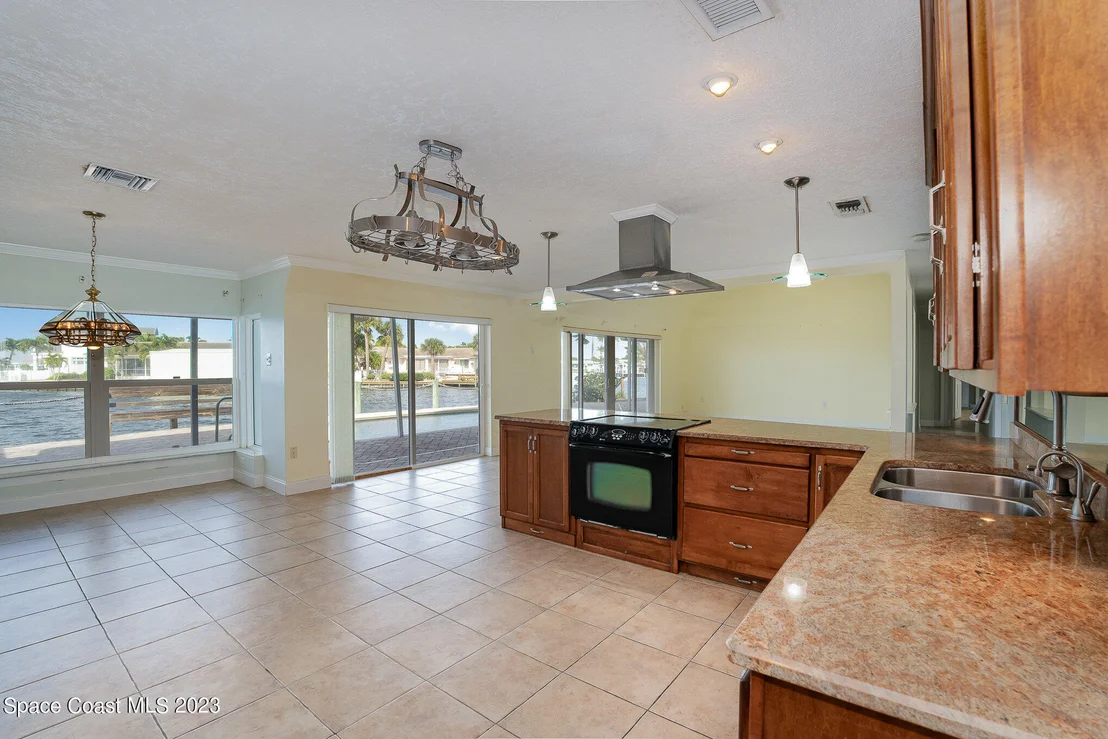 Photo of 472 Carmine Drive