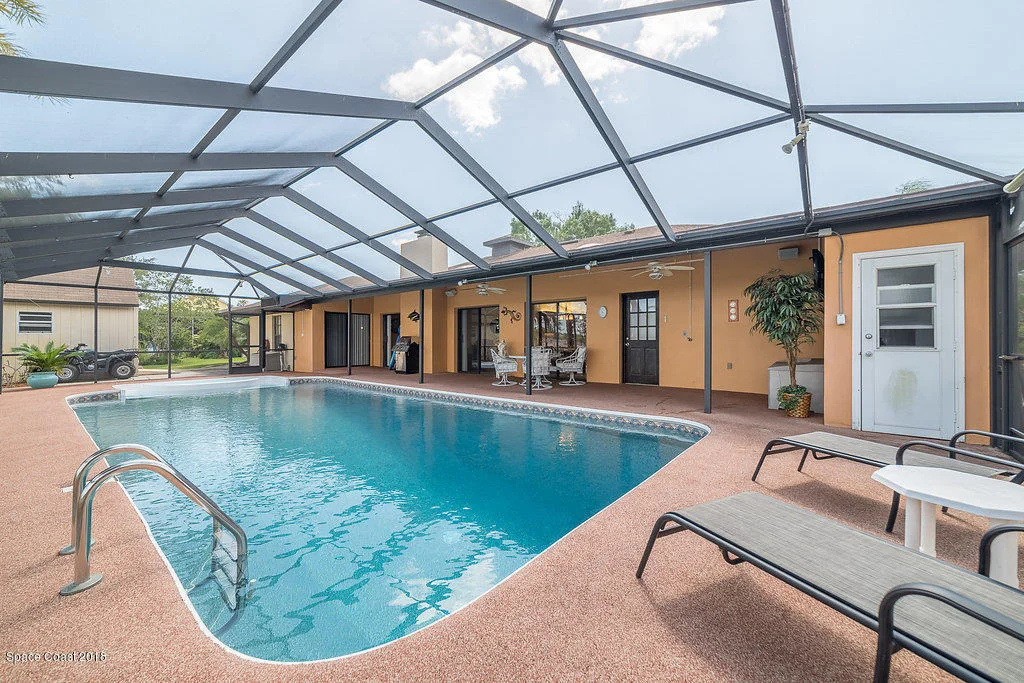 Photo of 1401 Meadowbrook Road NE