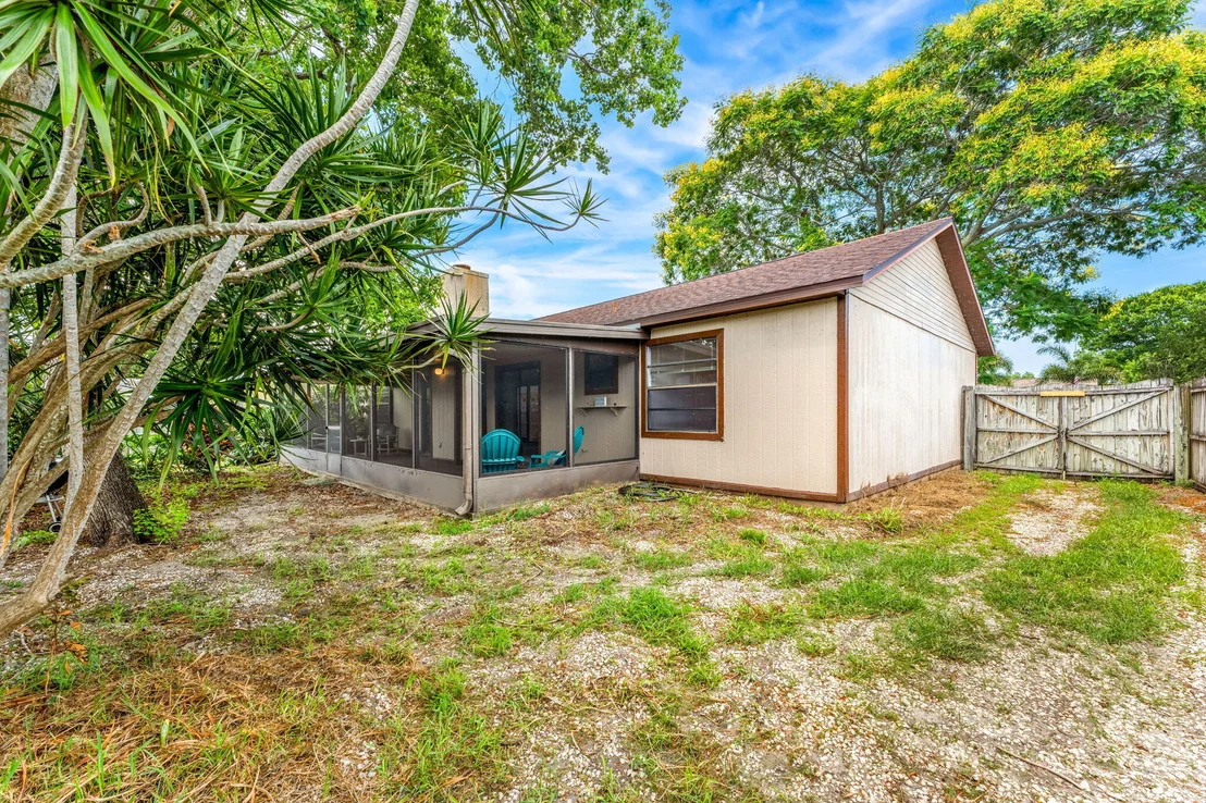 Photo of 877 Yellow Pine Avenue