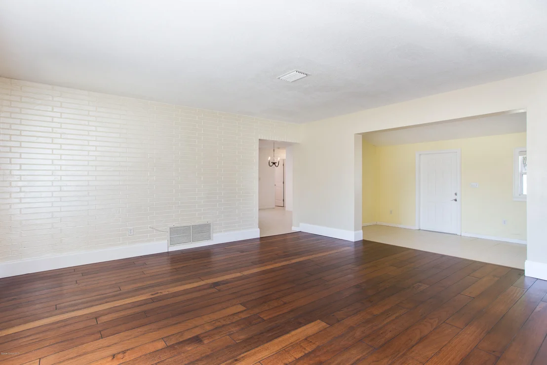Photo of 390 Willow Drive
