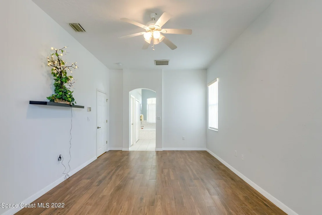 Photo of 1915 Windbrook Drive SE