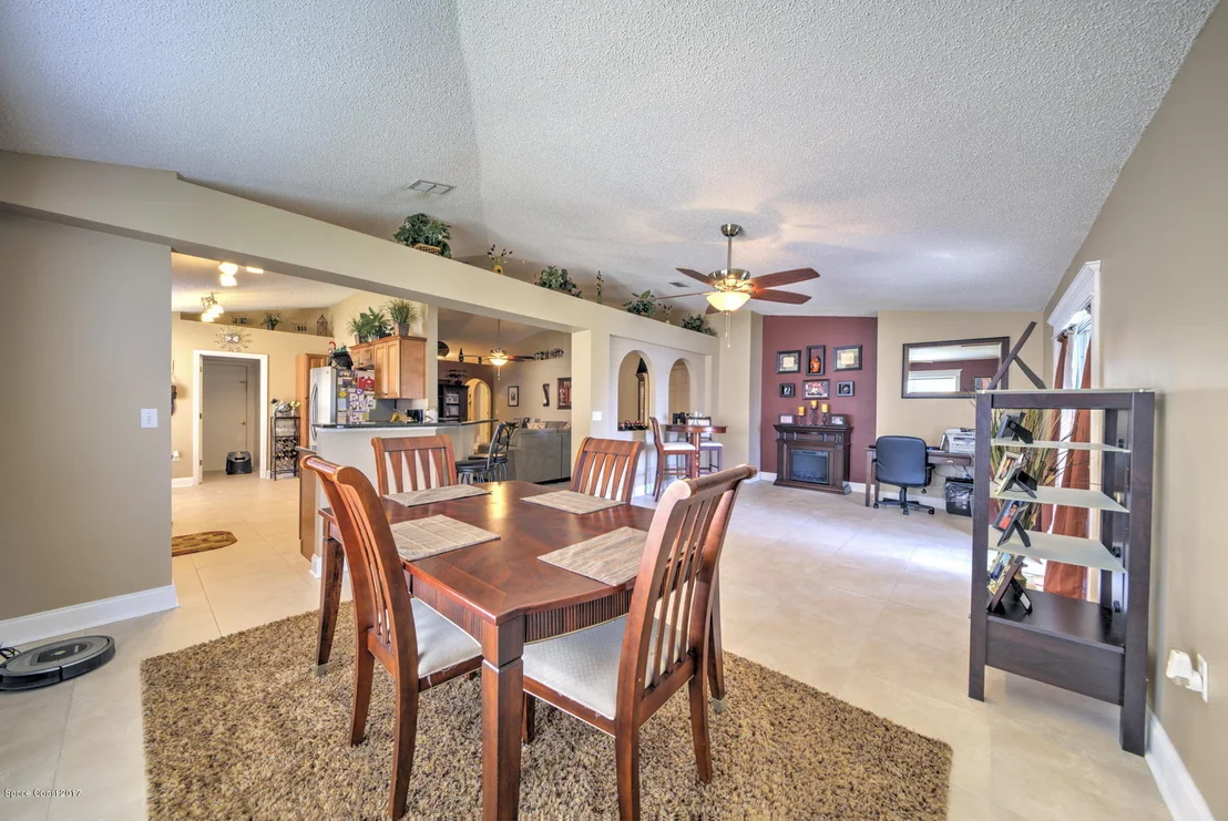 Photo of 1194 White Oak Circle