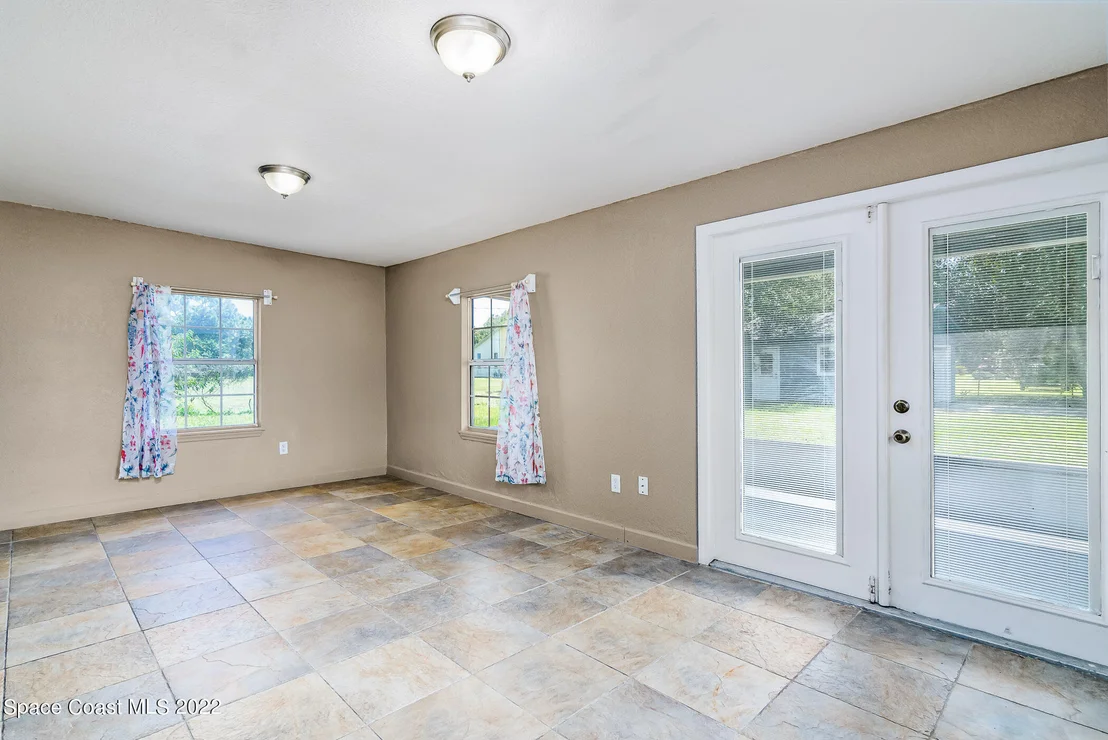 Photo of 1861 Trimble Road